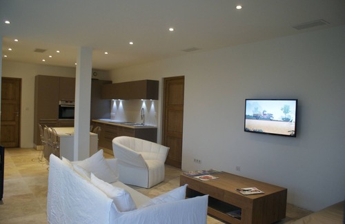 Porto Pollo House | Facing the sea, 30 m from the beach, luxury villa, air-conditioned