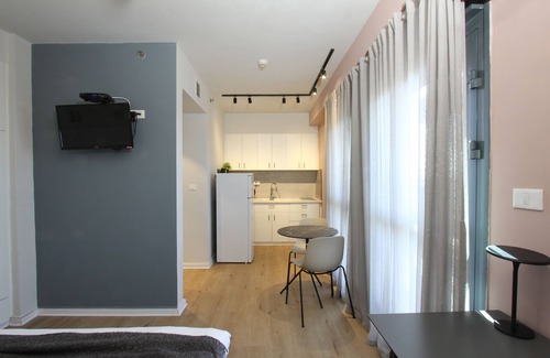 Tel Aviv Apartment | Fair Grounds STU Univ. by Sea N' Rent