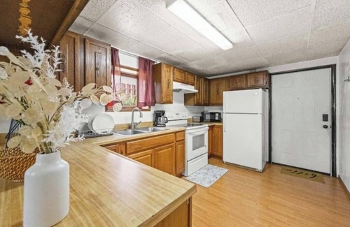 Fairbanks Apartment | Fairbanks Rafiki Unit 2