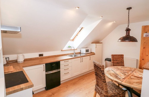 Lincoln Cottage | FAIRFIELD COTTAGE, pet friendly, with a garden in Lincoln