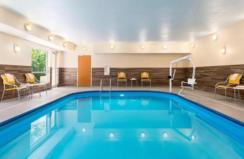 Mount Pleasant Hotel | Fairfield Inn Racine