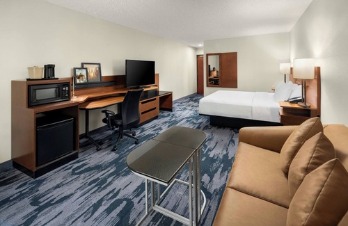 Lake Forest Hotel | Fairfield Inn & Suites by Marriott Lake Oswego