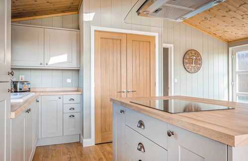 Kilgetty Ski Chalet | Fairground Pet Friendly Lodge