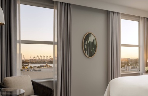 Waterfront Hotel | Fairmont Breakers Long Beach