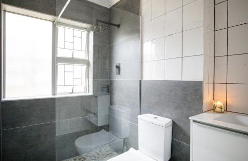 Cape Town House | Fairview Crescent 03 by CTHA