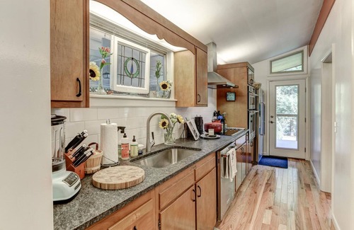 Valley Hill House | Fairway Harmony: Peaceful Home Near Hendersonville with Golf Course Views and Hot Tub!