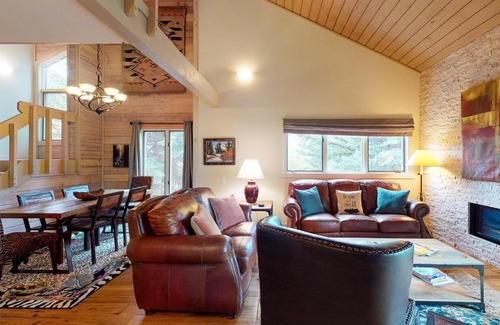 Elkhorn Village Hotel | Fairway Nine 4365