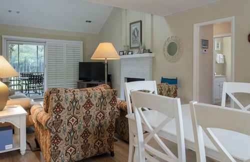Tarpon Pond Cottage | Fairway Views! Great location! Bike to Beach/Pools/Golf! Amenity Cards!