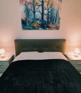 Luqa House | Fairwinds - Double Room with Ensuite - Luqa Airport - Self Check In & Out available