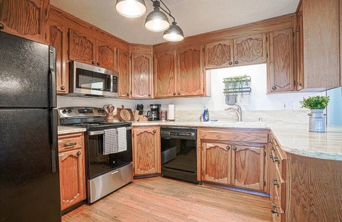 Rollingbay House | Fairyland Cottage: Waterfront+Hot Tub+Beach+Clam