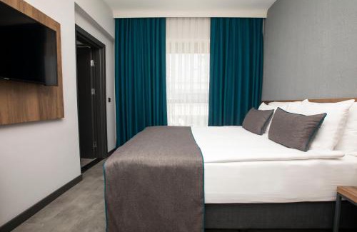 Eski Lara Hotel | Falcon 1511
