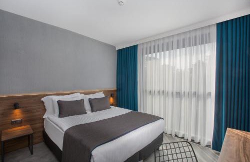 Eski Lara Hotel | Falcon 1511