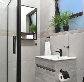 Moreleta Park Apartment | Falcons Rest