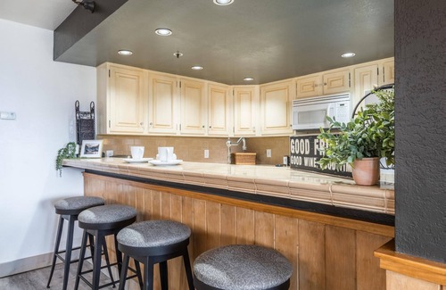 Mammoth Lakes House | Fall Availability! Ski-in/Ski-out Townhome! Private Hot Tub! Incredible Views!