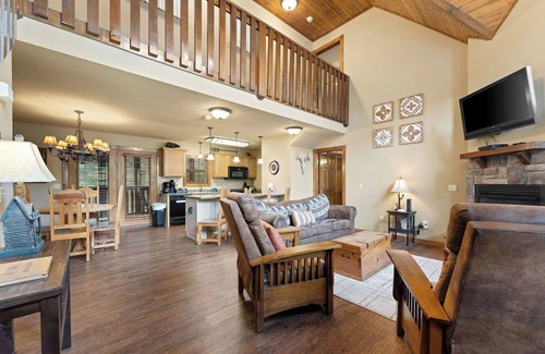 Reeds Spring Cabin | Fall colors - Holidays-Golf-Tennis-Coffee bar-Resort-close to Silver Dollar City