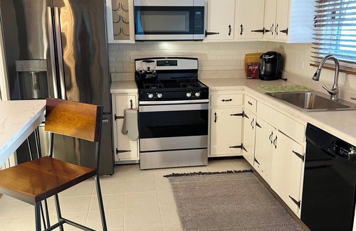 Lake Forest House | Fall Escape Near Naval Base & Beach