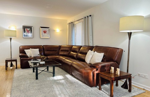 Lake Forest House | Fall Escape Near Naval Base & Beach