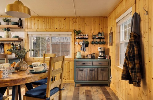 Rhododendron Cabin | Fall Escape! Steamy Hot Tub Nights, Stargaze at the Fire Pit near Mt. Hood