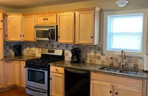 Auburn House | FALL FLASH SALE! 25% off Sept & Oct stays! Vacation Home Rental on Owasco Lake