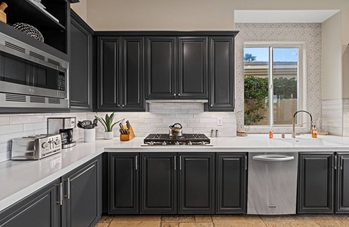 La Quinta House | FALL FLASH SALE -Luxe Pool, Misters Firepit Lounge & Billiards