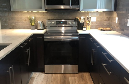 Saluda House | Fall getaway! Plan an adventure to local apple orchard, pumpkin farm or winery!