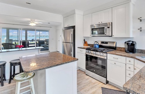 Westhampton Beach Cottage | Fall in the Hamptons! Wineries, Bay and Ocean!