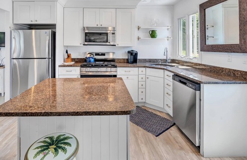 Westhampton Beach Cottage | Fall in the Hamptons! Wineries, Bay and Ocean!