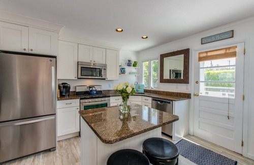Westhampton Beach Cottage | Fall in the Hamptons! Wineries, Bay and Ocean!