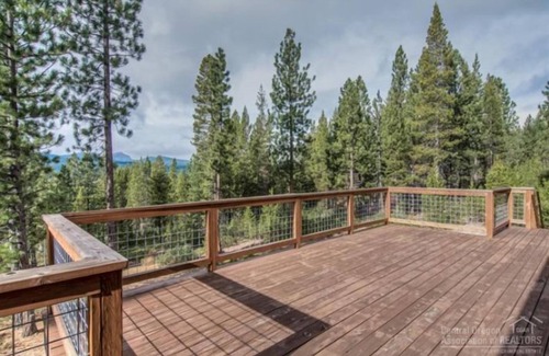 Crescent Cabin | Fall is fast approaching! Come enjoy some fall cool nights at the Mt Cabin!