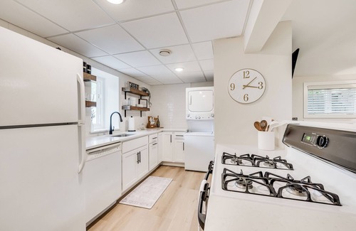 Minnetonka Apartment | Fall Openings - Lake Proximity - Brand New - Modern Comfort