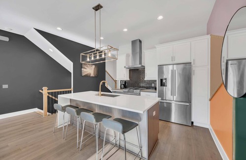 Nashville House | Fall rooftop deck, game room, skyline views near Broadway and Ryman