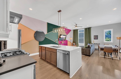 Nashville House | Fall rooftop deck, game room, skyline views near Broadway and Ryman