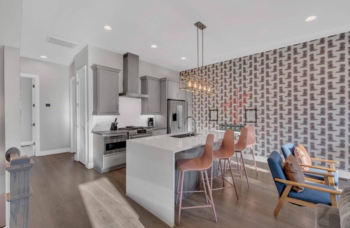 Nashville House | Fall rooftop deck views, karaoke room, near Broadway and Ryman