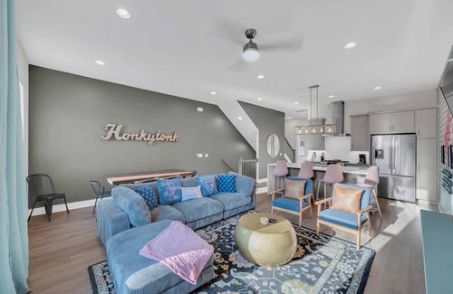 Nashville House | Fall rooftop deck views, karaoke room, near Broadway and Ryman