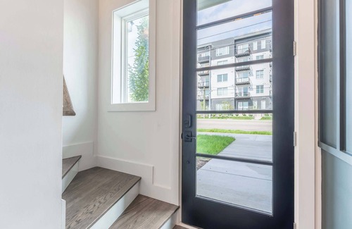 Talbot's Corner House | Fall rooftop fire pit, skyline views, chef’s kitchen near Broadway