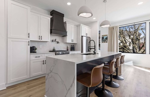 Hurwood Heights House | Fall rooftop hot tub, game room, sauna near Broadway