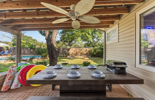 Fredericksburg House | Fall Sale! Hot Tub, Pool, Pets, Near DT, Quiet, Games!