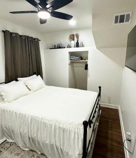 Hawkins House | Fall Special! Lakefront, Firepit,Dock,Kayaks,Deck