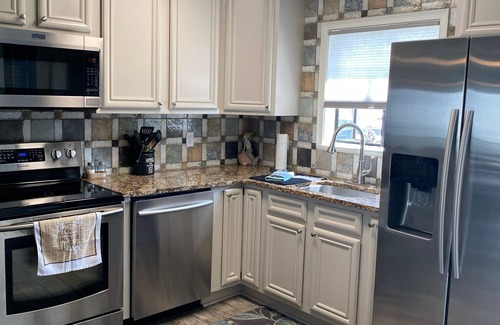 Miramar Beach House | FALL SPECIALS, 5 MIN 2 BCH, 2 KING SUITES, 2.5 BATH, POOL, 2 free spots park