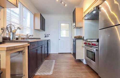 Central Huron Cottage | Fall Vibes at Summerset Cottage, Lakeview Hot Tub