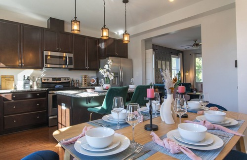 Historic Oakwood House | Fam/Biz-Friendly 3BD w/Fire pit & BBQ - Downtown