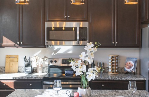 Historic Oakwood House | Fam/Biz-Friendly 3BD w/Fire pit & BBQ - Downtown