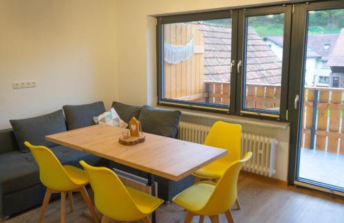 Watterbach Apartment | Familienfreundliche Ferienwohnung "Feuer" im Ferienhaus am Waldbach