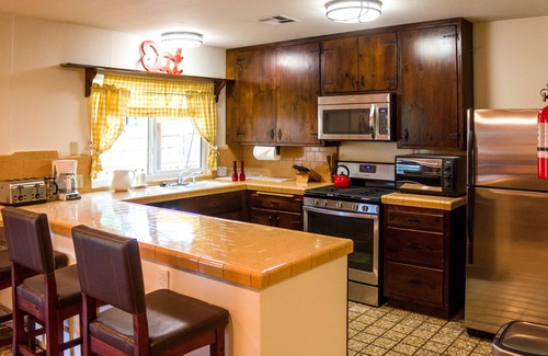 Sunland-Tujunga House | Families! Couples! Corporate Retreats! Perfect for any stay. #HSR21-000870