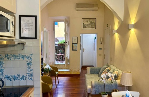 Celio Apartment | Family 2 BR Colosseum Charming + Small Balcony