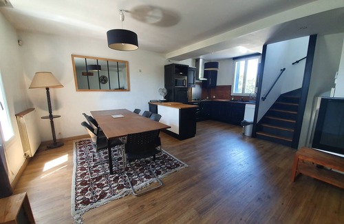 Livry-Gargan House | Family and Business Stay! Spacious 135m2 house (garden and parking)