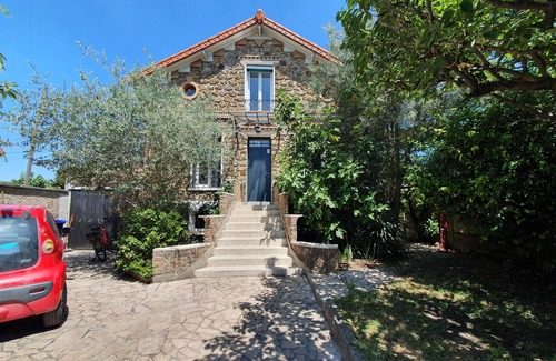 Livry-Gargan House | Family and Business Stay! Spacious 135m2 house (garden and parking)