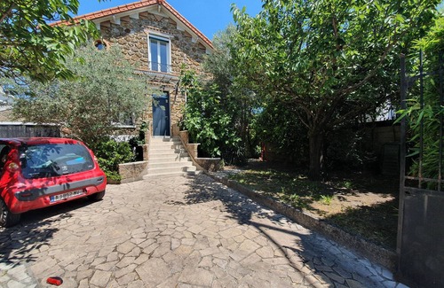 Livry-Gargan House | Family and Business Stay! Spacious 135m2 house (garden and parking)