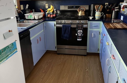 Sunset Beach House | Family and Pet Friendly, steps from the beach