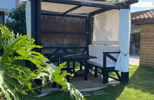 Villaverde de Pontones Apartment | Family apartment with garden view and chill-out cube in the garden